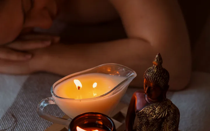 Süit hazırlığı — mumlar ve huzurlu köşe, Alev Spa